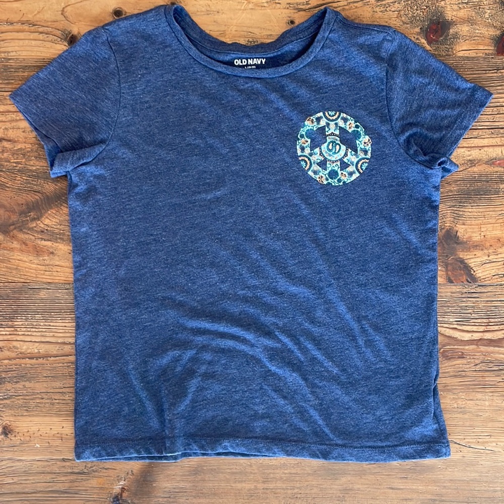 Girls old navy peace shirt / size L fits more like a Medium